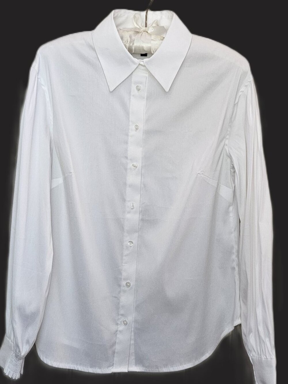 WHBM LONG SLEEVED CUFFED WHITE BLOUSE with 8 BUTTON CLOSURE SIZE 2 NWT